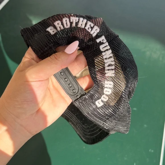 DSquared 2 and Gold Chain hat - Picture 3 of 4